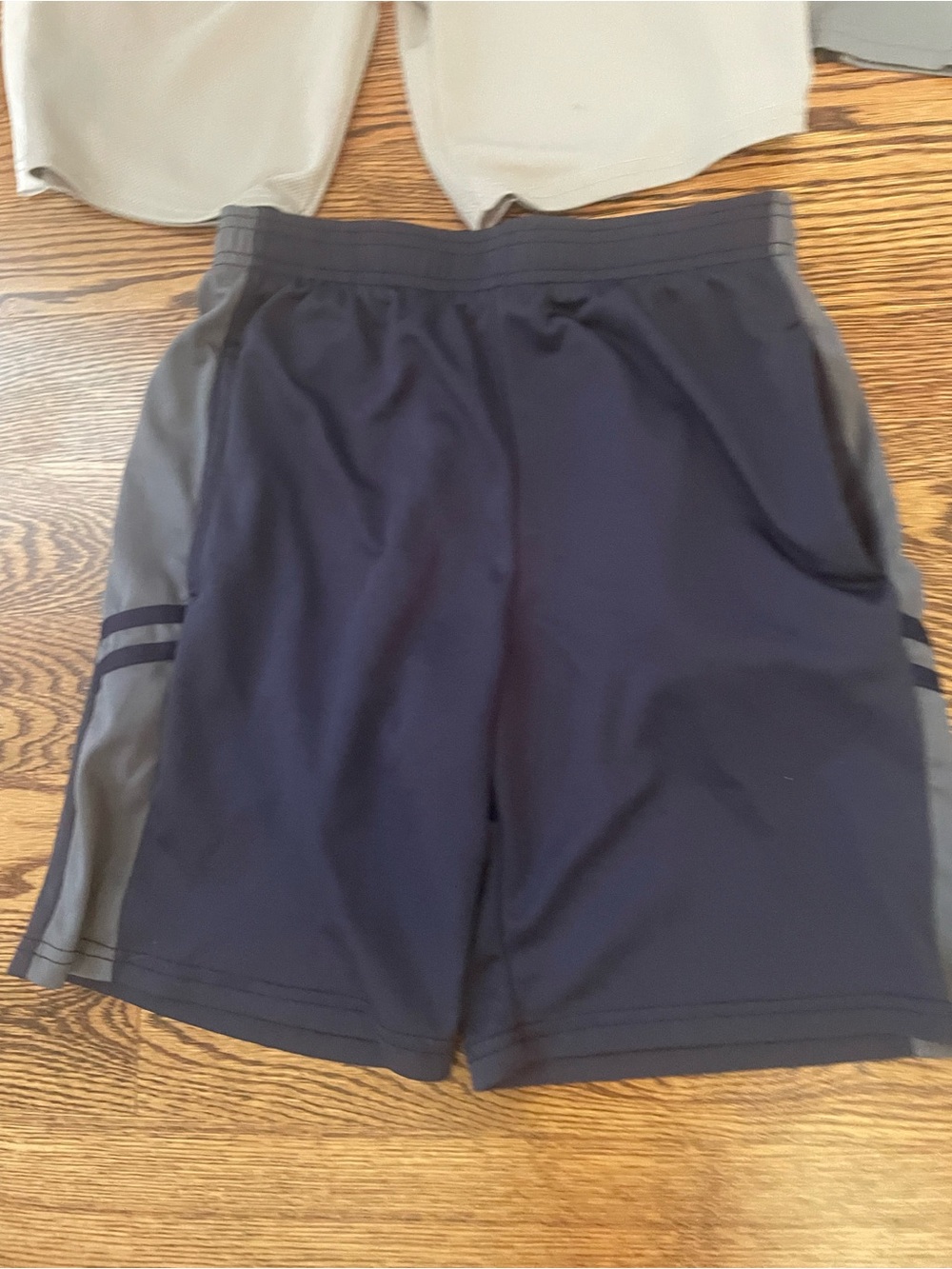 Bundle of boys medium athletic shorts. Various brands. - Picture 6 of 7